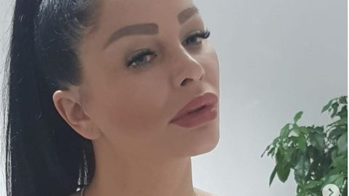 19. Cum arată Brigitte Sfăt cu voalul pe cap. Prima imagine cu vedeta în ziua nunții cu Florin Pastramă