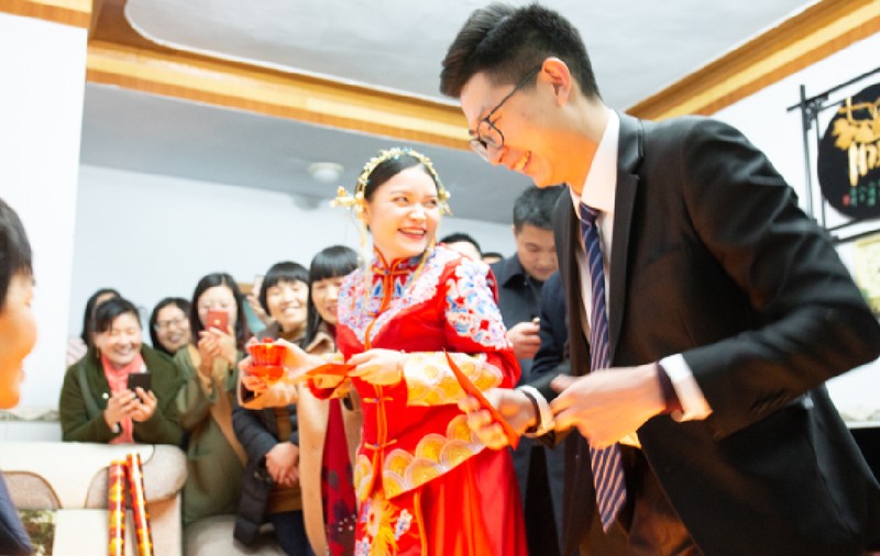 Un bărbat din China s-a căsătorit cu o femeie pe care nu a văzut-o niciodată, după trei zile. Nouă zile mai târziu, a intentat divorțul