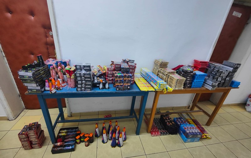 Polițiștii din Craiova au confiscat 100 de kilograme de petarde și artificii