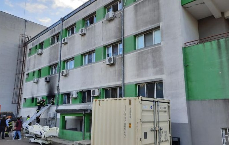 Incendiu la Spitalul din Constanța: unitatea tocmai încheiase un contract cu o firmă de consultanță în situații de urgență. „I-am învățat să folosească extinctoarele”
