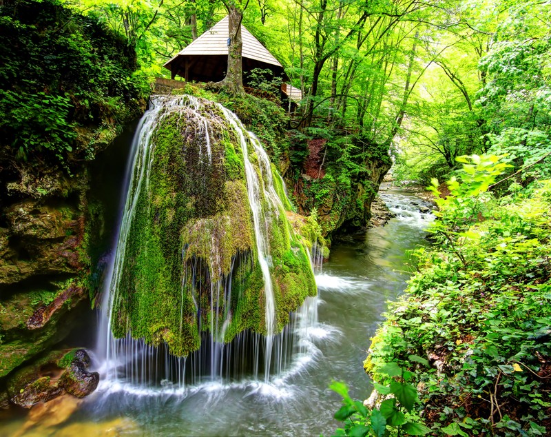 Cascada Bigăr s-a prăbușit. Ce spun autoritățile