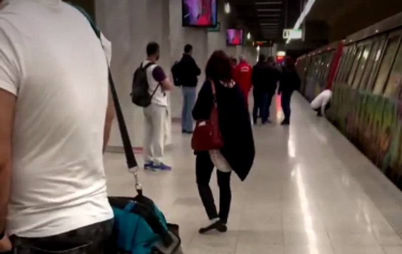 Incident la stația de metrou 1 Mai, după ce o tablă din plafon a căzut pe șine și a făcut scurtcircuit