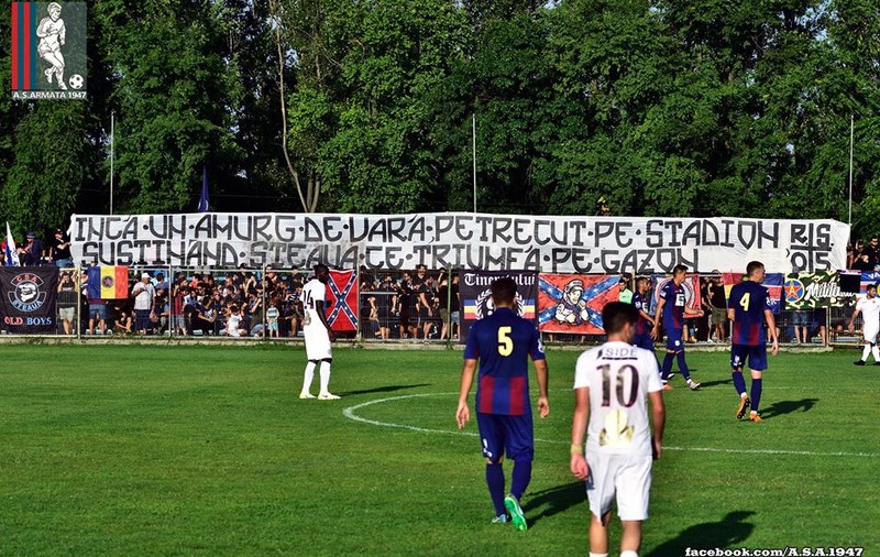 Suporterii de la CSA Steaua au afișat mesaje dure pentru Talpan și Petrea! Scandalul e în floare la echipa Armatei