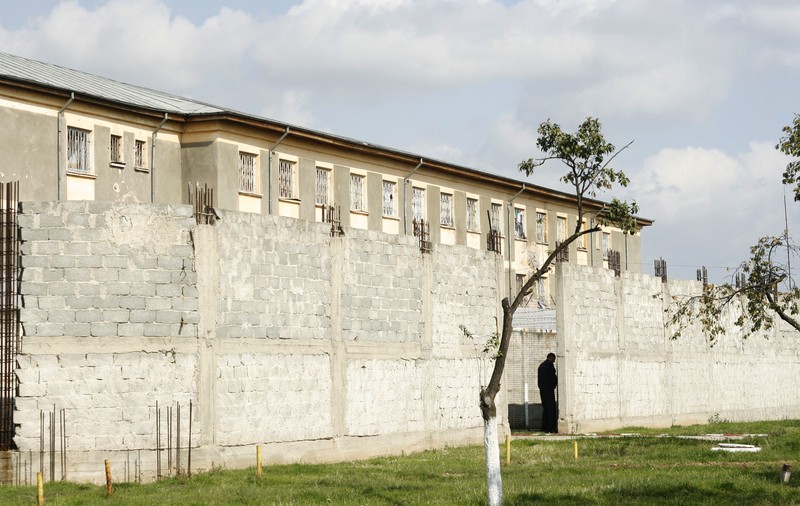 Acoperişul Penitenciarului Jilava, SMULS DE VÂNT! Ce s-a întâmplat cu deţinuţii