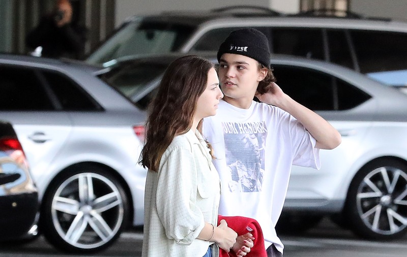 Jack, băiatul lui Johnny Depp, este bolnav. Vanessa Paradis a renunțat la un eveniment pentru a sta cu el