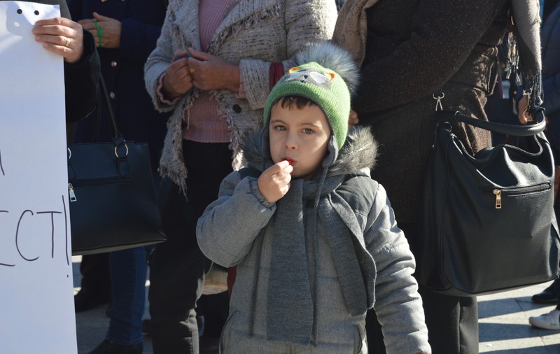 Copil aflat în plasament, dus la un miting în Vaslui pentru drepturi salariale. Asistentul maternal este acum anchetat| GALERIE FOTO