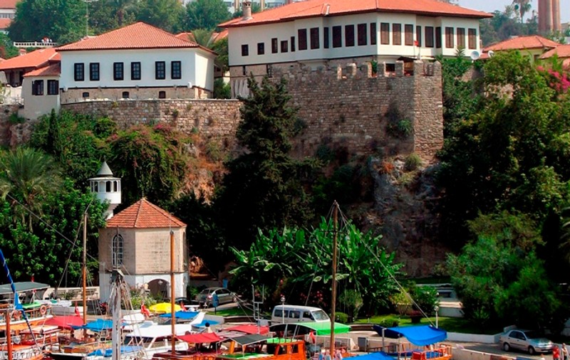 Peste 100 de turişti, sechestraţi într-un hotel din Turcia