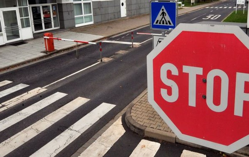 Un bărbat a fost accidentat mortal de un camion pe o trecere de pietoni din Suceava