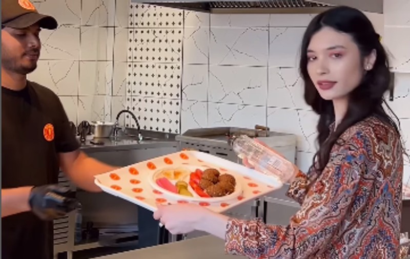 Oferta unui fast-food din Vaslui: o șaorma pentru elevii care obțin note de 10 la BAC