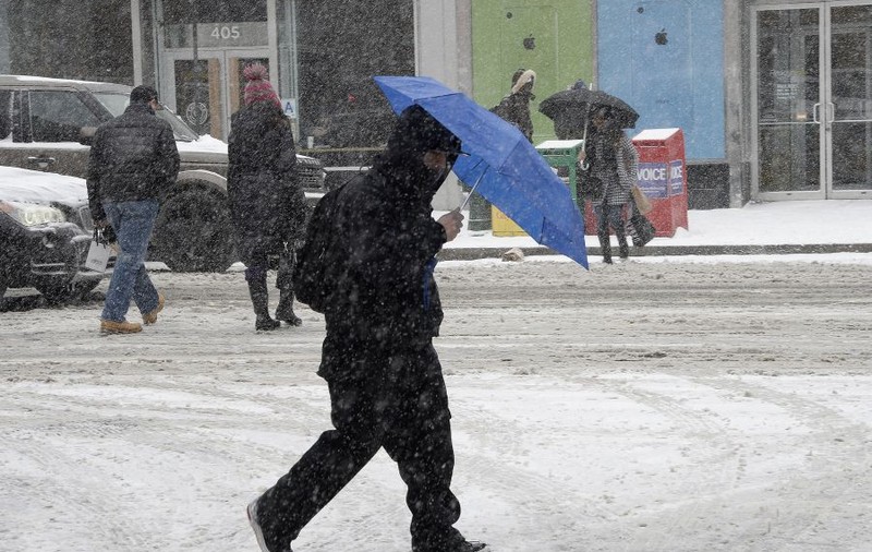 Vremea rea s-a abătut asupra New York-ului! Ninsoarea şi viscolul au făcut ravagii! | FOTO