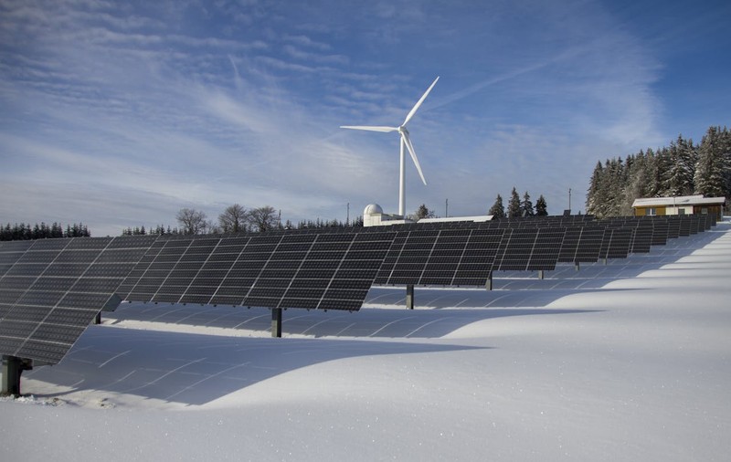 Cum alegi panourile fotovoltaice potrivite pentru casa ta în 2025