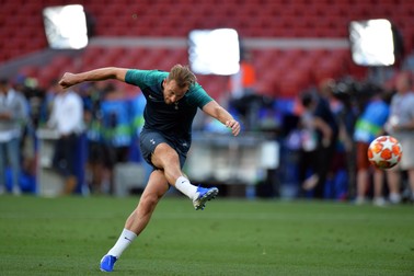 epa07616146 Tottenham's Harry Kane performs during his team's training session at the Wanda Metropolitano stadium in Madrid, Spain, 31 May 2019. Tottenham Hotspur will face Liverpool FC in the 2019 UEFA Champions League final at the Wanda Metropolitano stadium in Madrid, Spain, on 01 June 2019. EPA/PETER POWELL