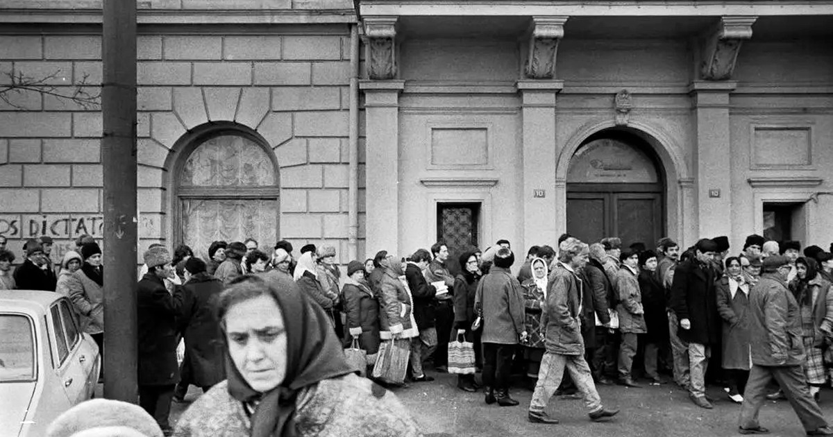 Cozi in Comunism Fotografie de Norihiro Haruta