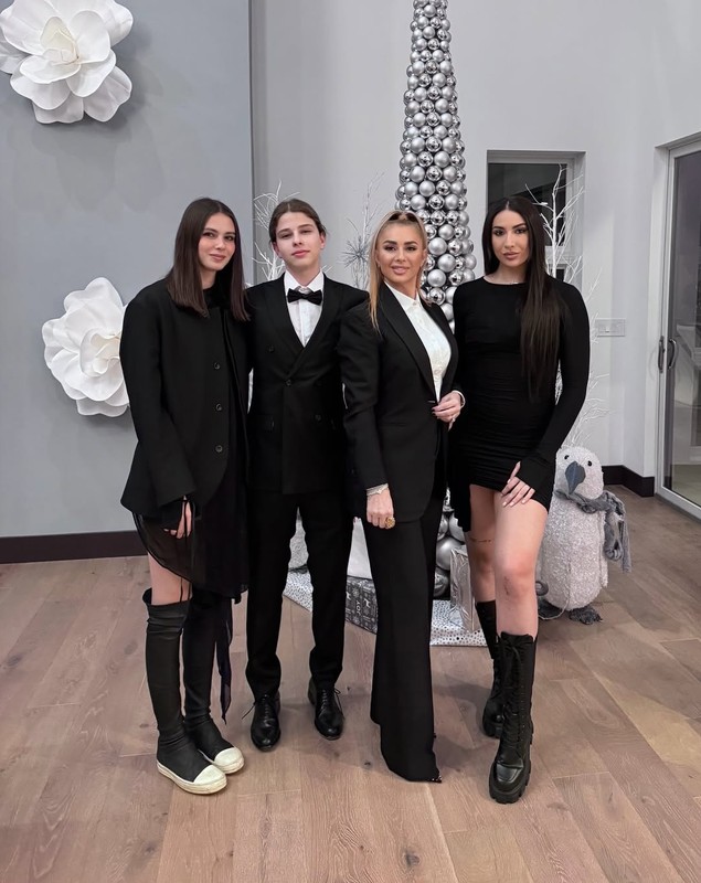 Fiul Anamariei Prodan, legătură strânsă cu Ronald Gavril. Laurențiu Reghecampf Jr. a învățat de la mama lui cum să-și țină familia unită