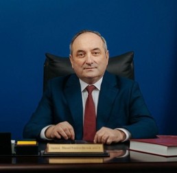 Daniel Vasilică Harpa, preşedintele Consiliului Judeţean Neamţ. Sursa foto - pagina de Facebook a lui Daniel Vasilică Harpa