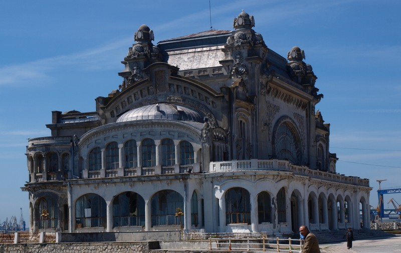 Blestemul Cazinoului din Constanţa. Monumentul impunător e o ruină din cauza birocrației