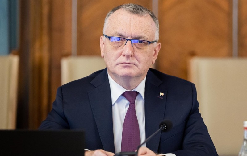 Ministrul Cîmpeanu propune calificative în loc de note la sport, muzică și desen, pentru gimnaziu și liceu