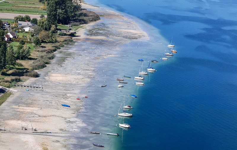 Lacul Constanța din Bondensee, Elveția este foarte secat