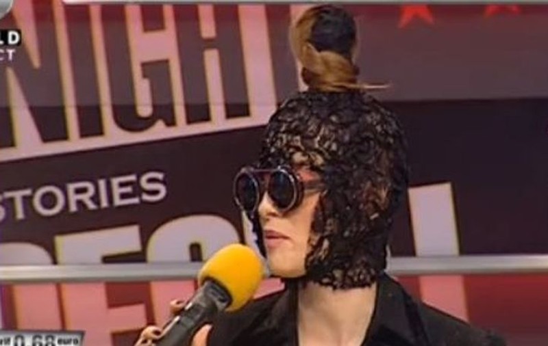 IULIA ALBU NU SE LASĂ! CONTINUĂ RĂZBOIUL CU ALEX VELEA: "NU ŞTIU DACĂ ARE TREI CLASE!"