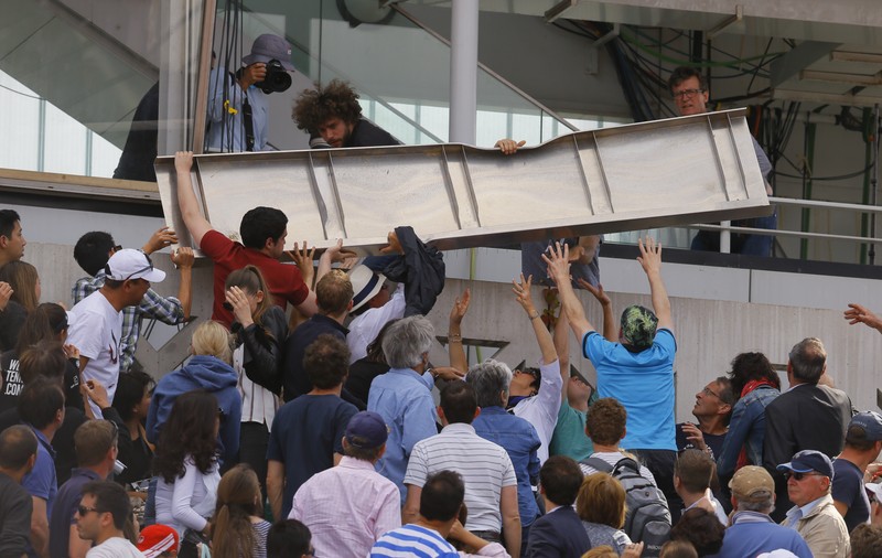 Incident la Roland Garros. Un panou metalic a căzut peste spectatori / FOTO&VIDEO