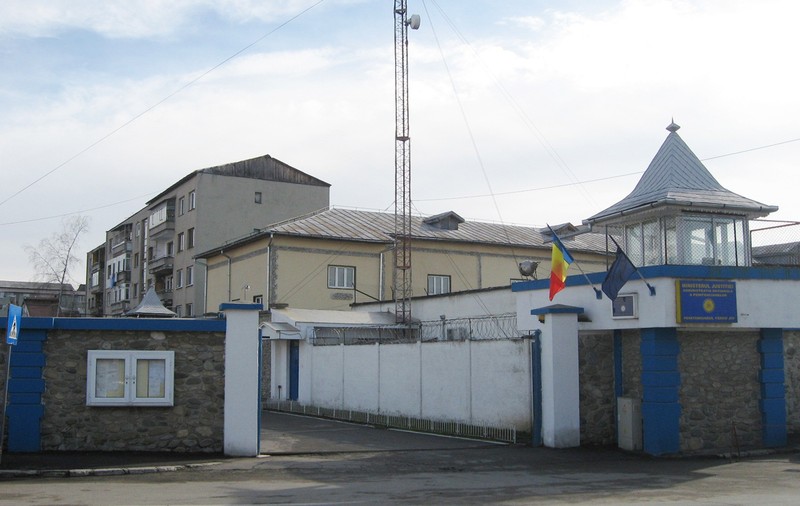 Șefii de la pușcăria porno primesc salarii de merit