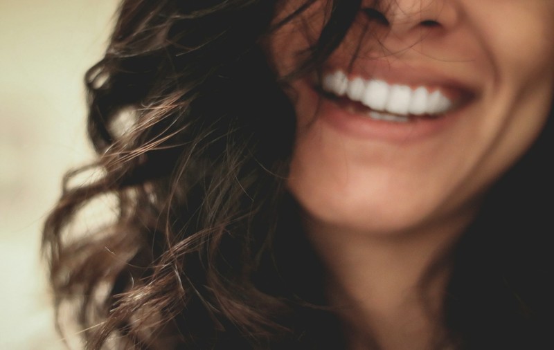 Zâmbetul perfect nu este un mit: Tratamente estetice personalizate la Delta Clinic Dent