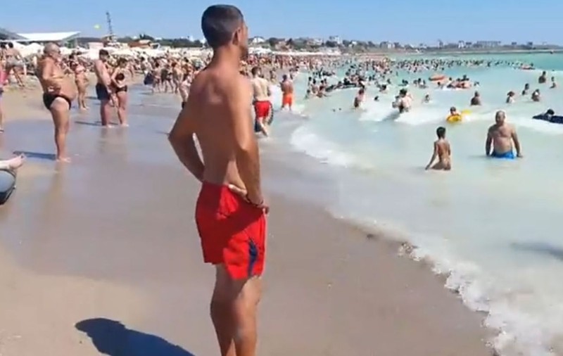 VIDEO | Fără distanțare, la mare: plajele sunt arhipline, turiștii sfidează regulile