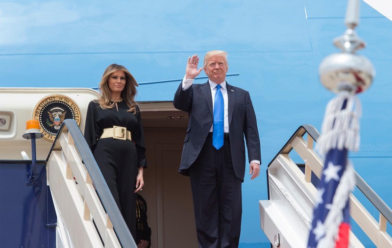 Melania și Ivanka Trump, fără văl islamic în Arabia Saudită. Michelle Obama a fost criticată de Donald Trump pentru acest gest