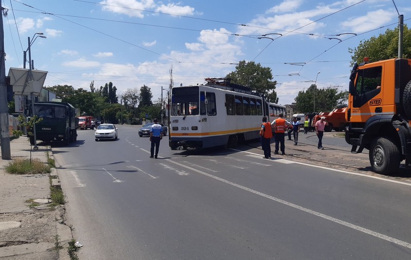 Un tramvai a deraiat în zona șoseaua Progresului din București. Două linii, blocate timp de aproape o oră