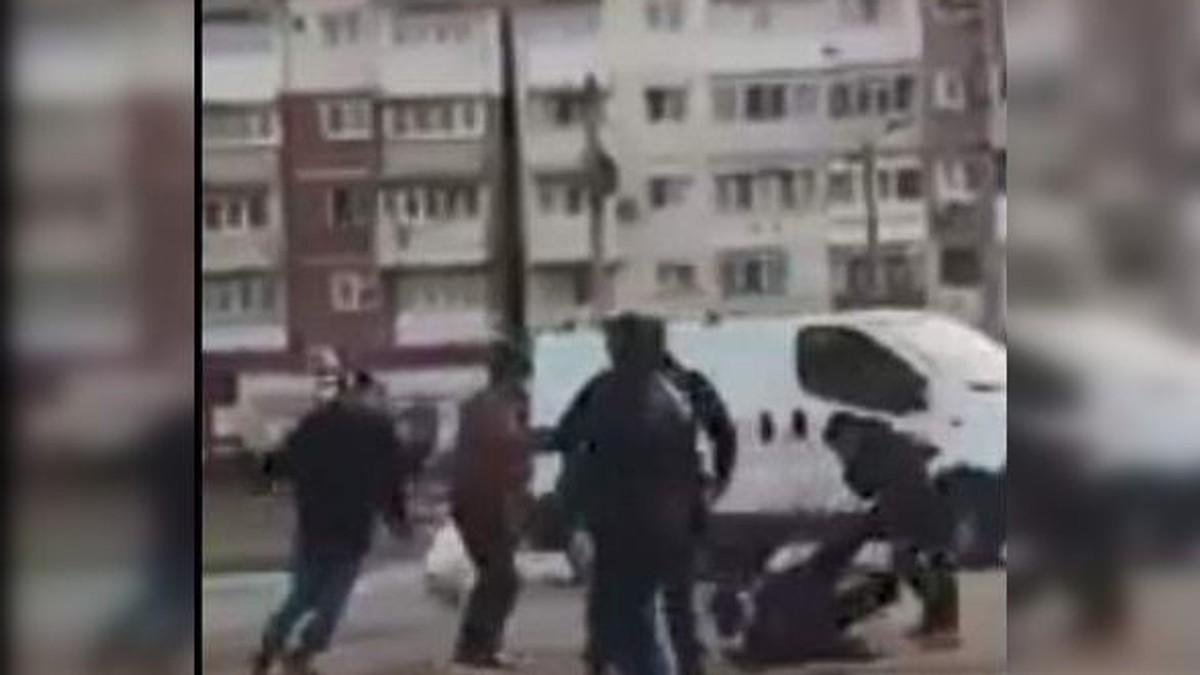 Bătaie într-o intersecție din Galați