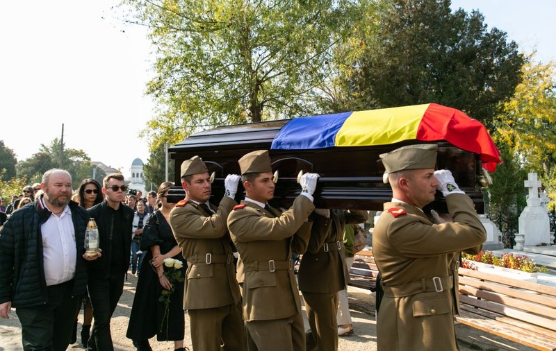 Ultimele aplauze pentru Tamara Buciuceanu. Moment emoționant la înmormântarea actriței