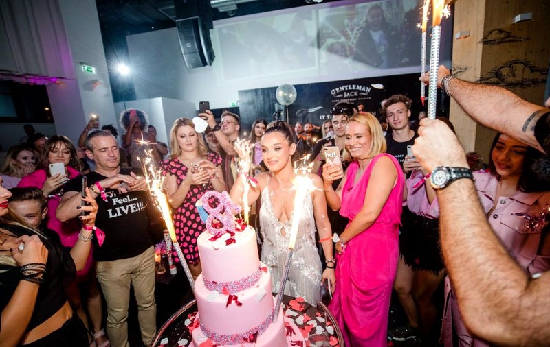 Suma fabuloasă pe care o plătește Andreea Esca pentru studiile fiicei sale. Scoate din buzunar o avere!