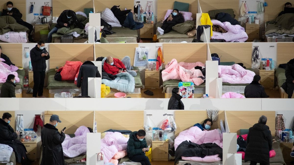Orașul Wuhan folosește spitale improvizate pentru a trata pacienții FOTO: EPA