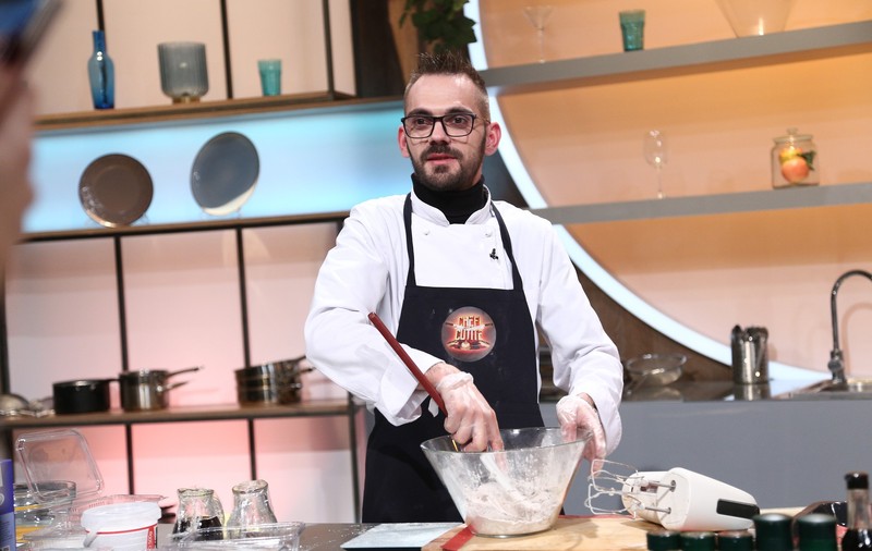 Cine este Adrian Stroe, vâlceanul care i-a impresionat pe jurații de la „Chefi la cuțite”. „Bucătăria este colțul meu de Rai”