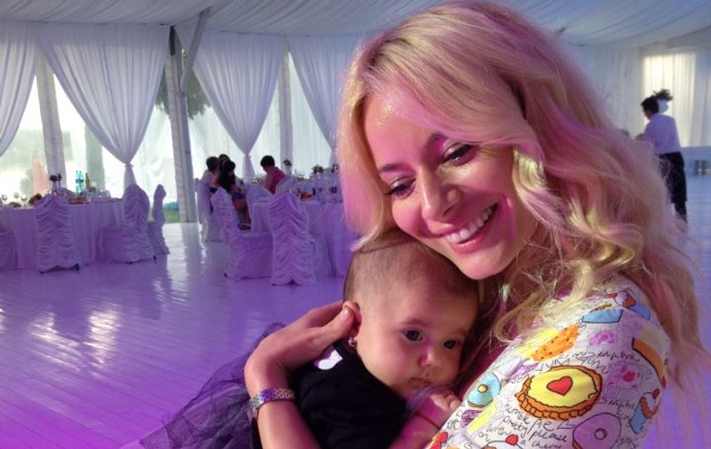 INCREDIBIL! Uite la ce TRUCURI apelează Laura Cosoi ca să îl uite pe Smiley | FOTO
