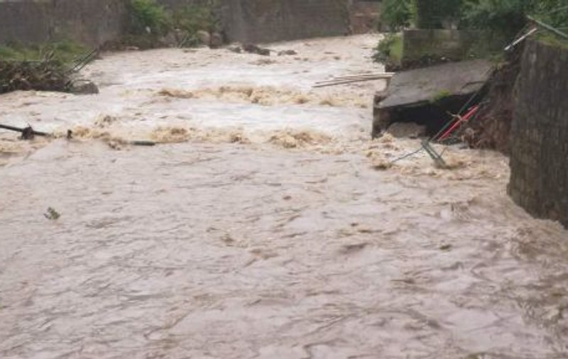 Avertizările hidrologilor. Caraș-Severin, sub cod roșu de inundații. Ce județe mai sunt vizate