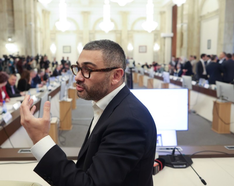 Scandal și blocaj la dezbaterea bugetului în Parlament. Amendamentul PSD pentru persoanele vulnerabile, respins de două ori. Grindeanu a convocat ședința coaliției joi, prezența lui Bolojan e incertă