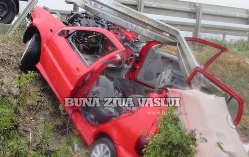 ACCIDENT groaznic, în Vaslui! Un bărbat a murit, după ce a intrat cu mașina într-un parapet