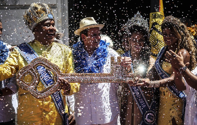 A început Carnavalul de Rio! 5.000.0000 de prezervative gratis pentru a opri răspândirea virusului Zika!