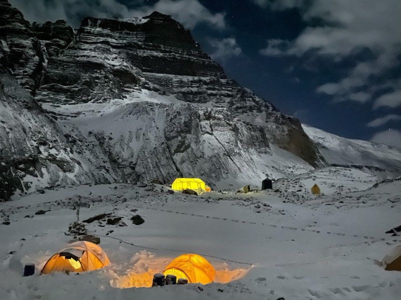 În tabăra de bază se doarme la -10 grade Celsius. Foto: arhiva personală