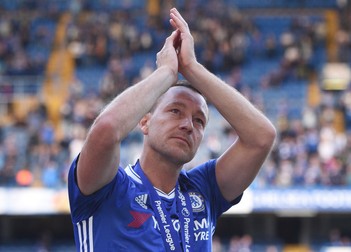 John Terry s-a despărțit de fanii lui Chelsea cu ochii în lacrimi. (FOTO: EPA)