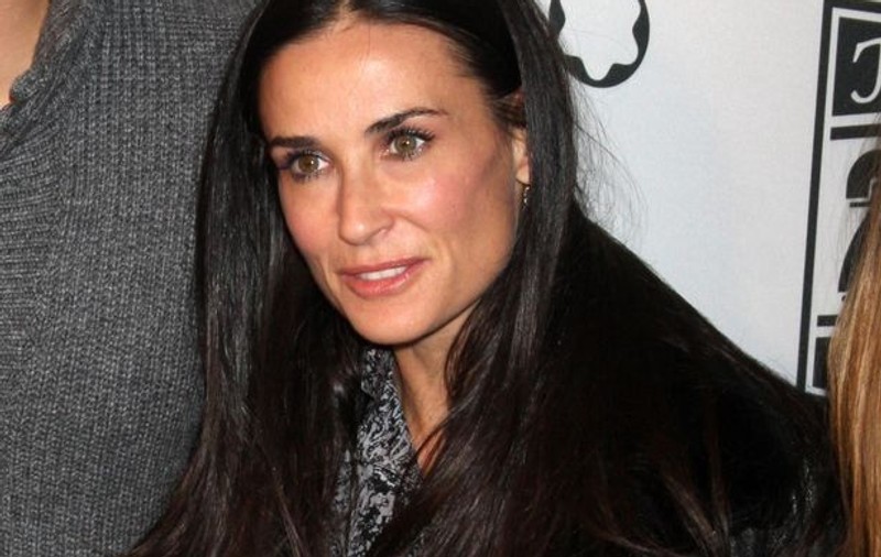 Demi Moore a primit cadou o maşină ecologică