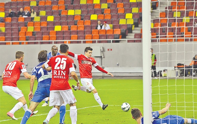 «Câini» de circ | Dinamo a pierdut acasă, cu Gloria, şi rămâne departe de primul loc