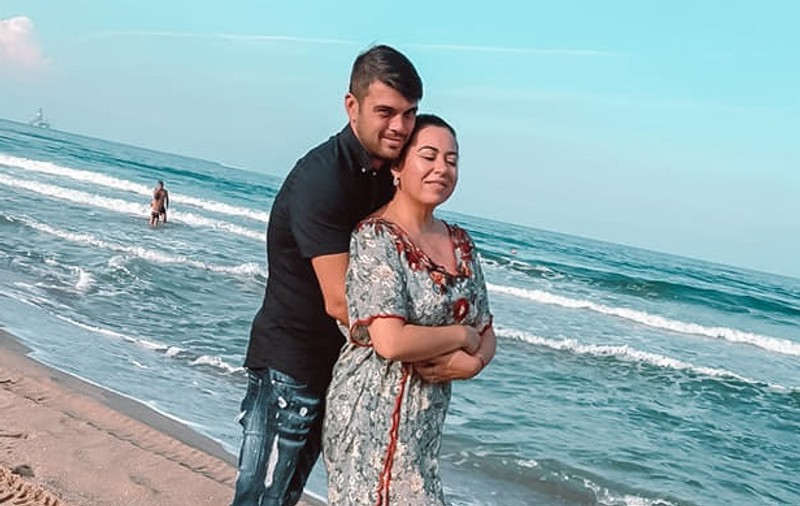 Marius Elisei, dezbrăcat lângă Oana Roman în dormitor. „Du-te în dressing!”. Imaginile au stârnit numeroase reacții