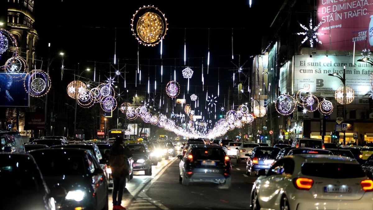 Cât costă luminițele de Crăciun din București. Vor fi 10 milioane de LED-uri desfășurate pe aproape 1.000 de kilometri