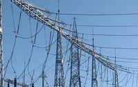 O rețea de stâlpi de curent electric