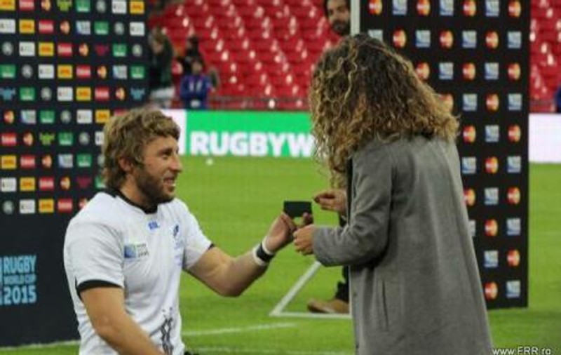 Rugbistul Florin Surugiu povestește cum i-a venit ideea să-și ceară iubita de soție