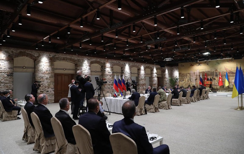 Surse Financial Times: Rusia renunță la cererile de „denazificare” a Ucrainei și acceptă aderarea ei la UE, dar nu și la NATO