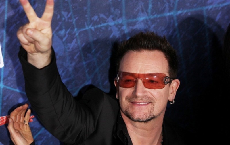 Cântăreţul Bono a câştigat 1 miliard de dolari din Facebook!
