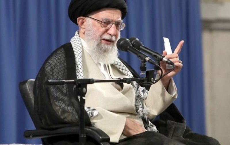 Ayatollahul Ali Khamenei: Bomba atomică este o amenințare pentru omenire. Chiar dacă am putea s-o facem, e interzisă de islam